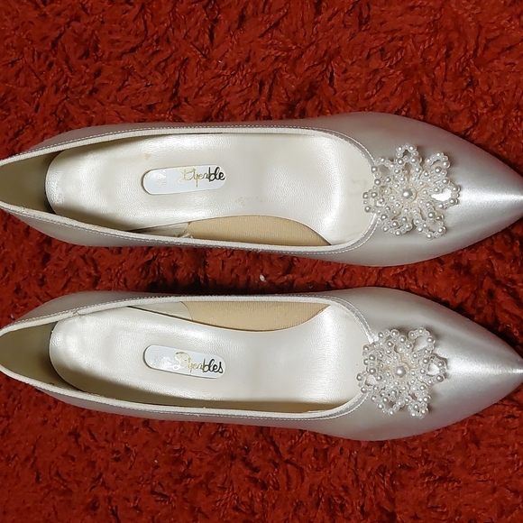 Vintage White Satin Wedding Shoes with Beads - Picture 4 of 11